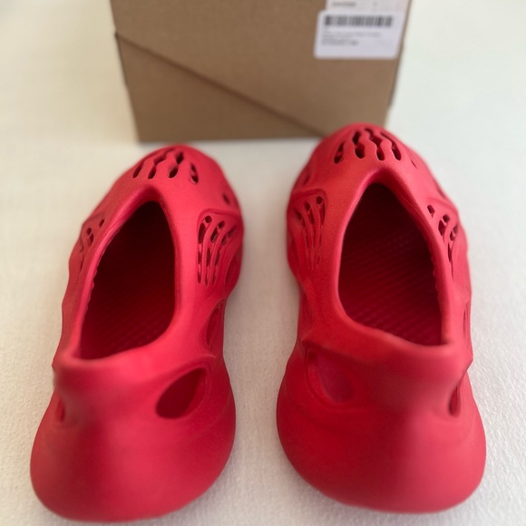 Yeezy Foam Runner Vermillion Slip-On Shoes (size 5) - Picture 8 of 16